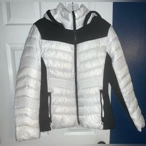Female coat size large in great condition used a couple of times.